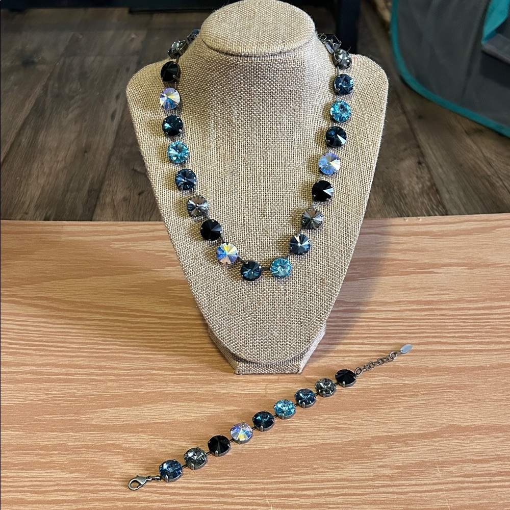 Elegant Black and Blue Crystal Necklace and Bracelet Set